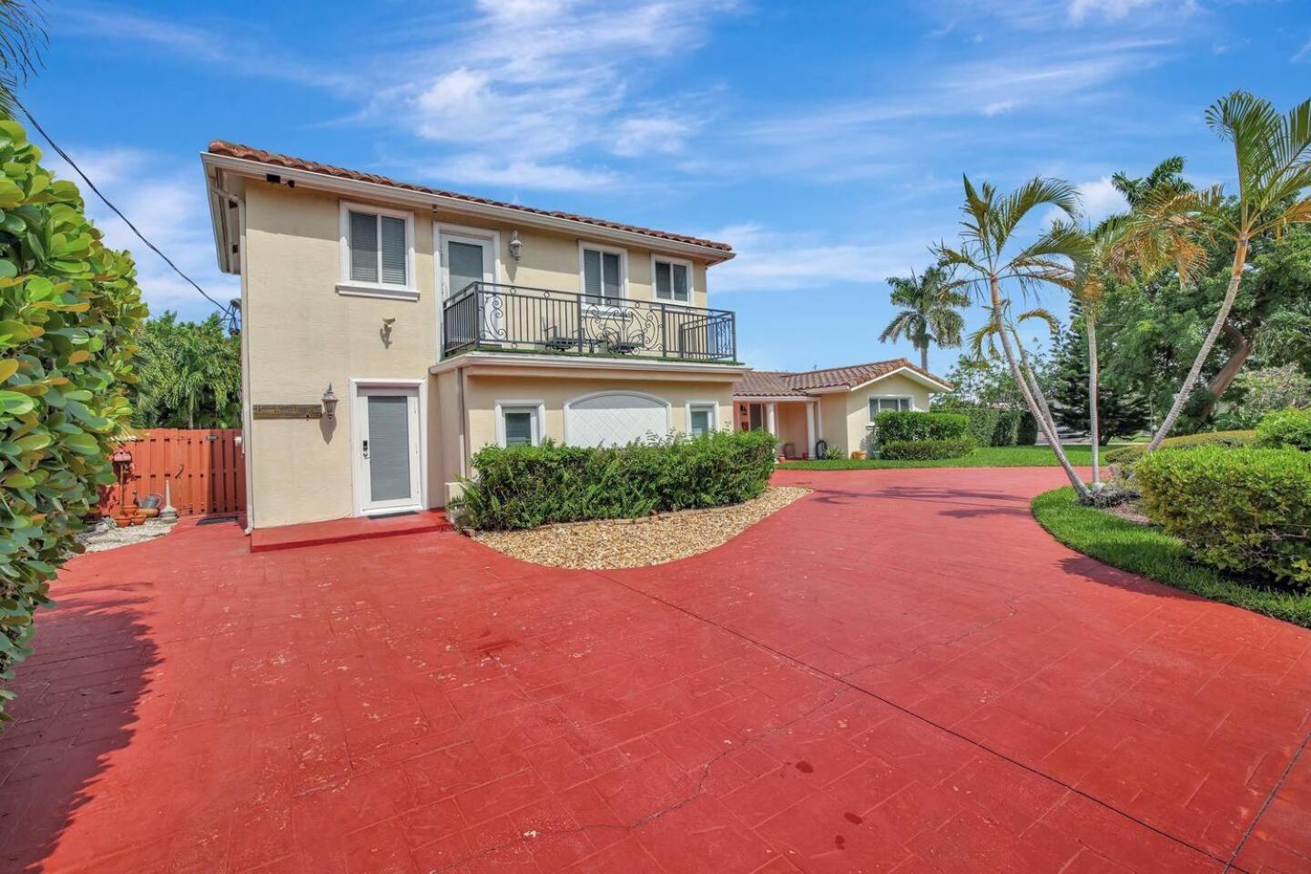 Holiday home Trendy 1br 2ba Heated Pool Short Walk To The *