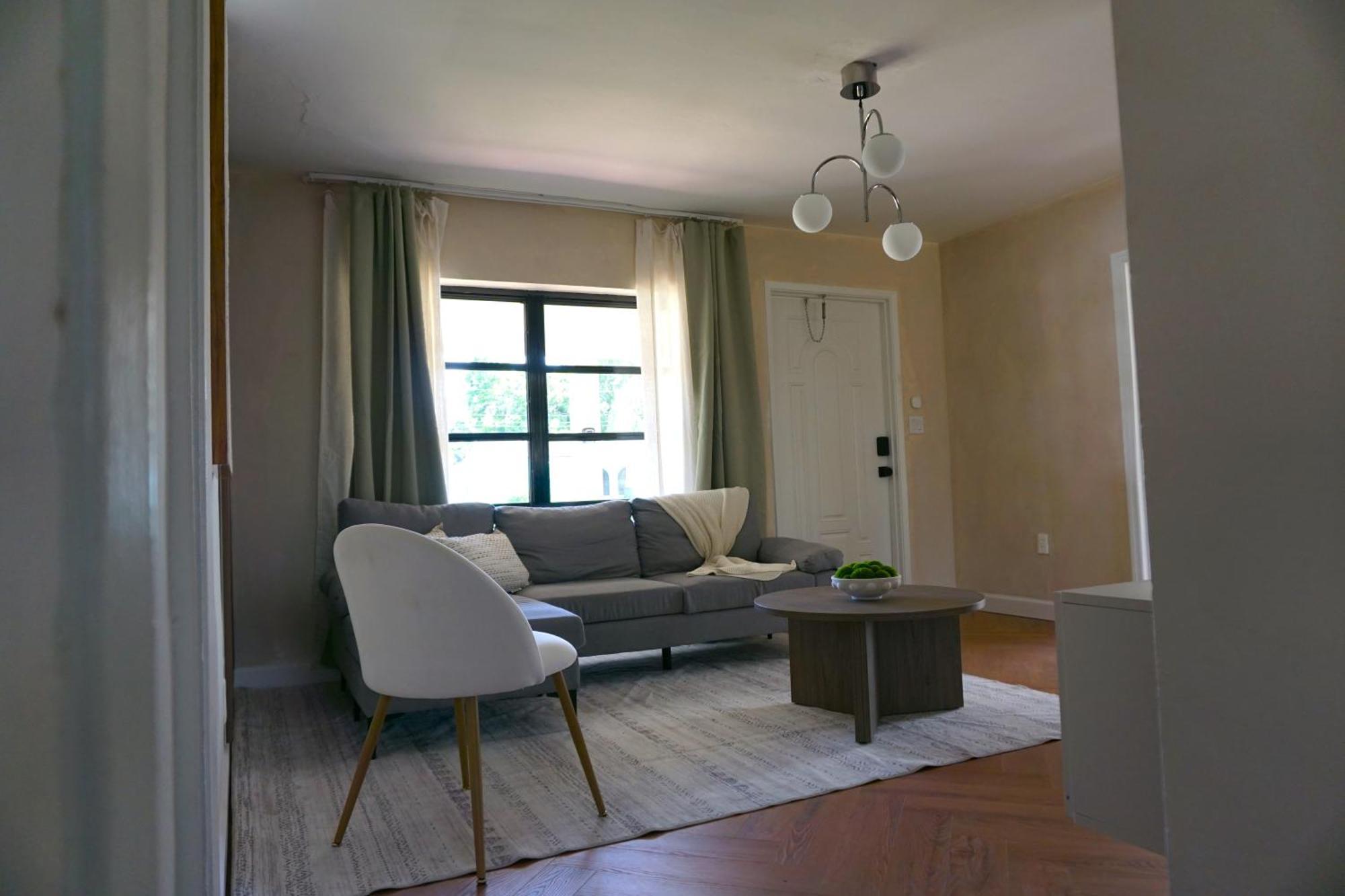 Modern Oasis, King Bed Pet Friendly 10m To