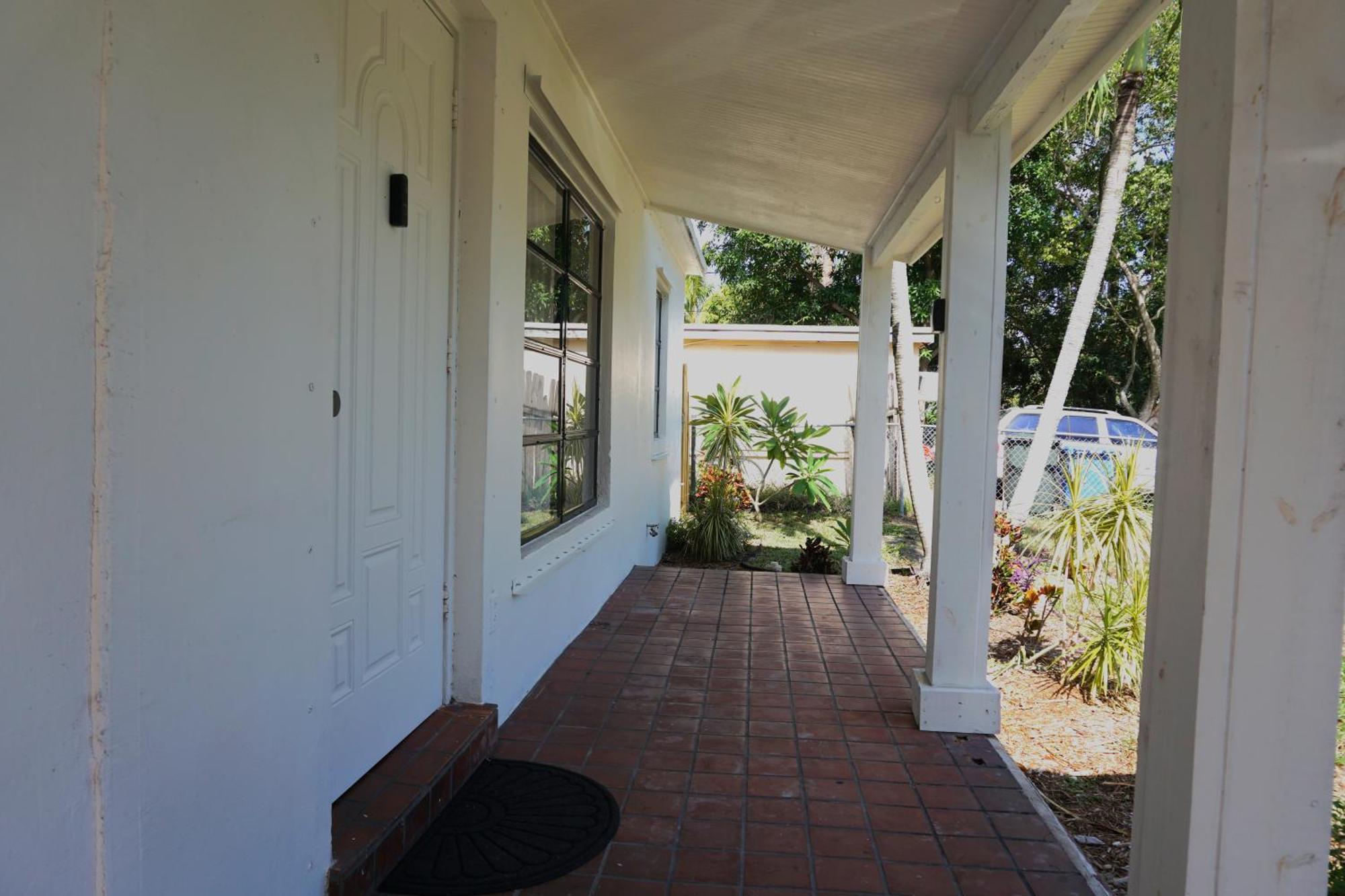 Holiday home Modern Oasis, King Bed Pet Friendly 10m To