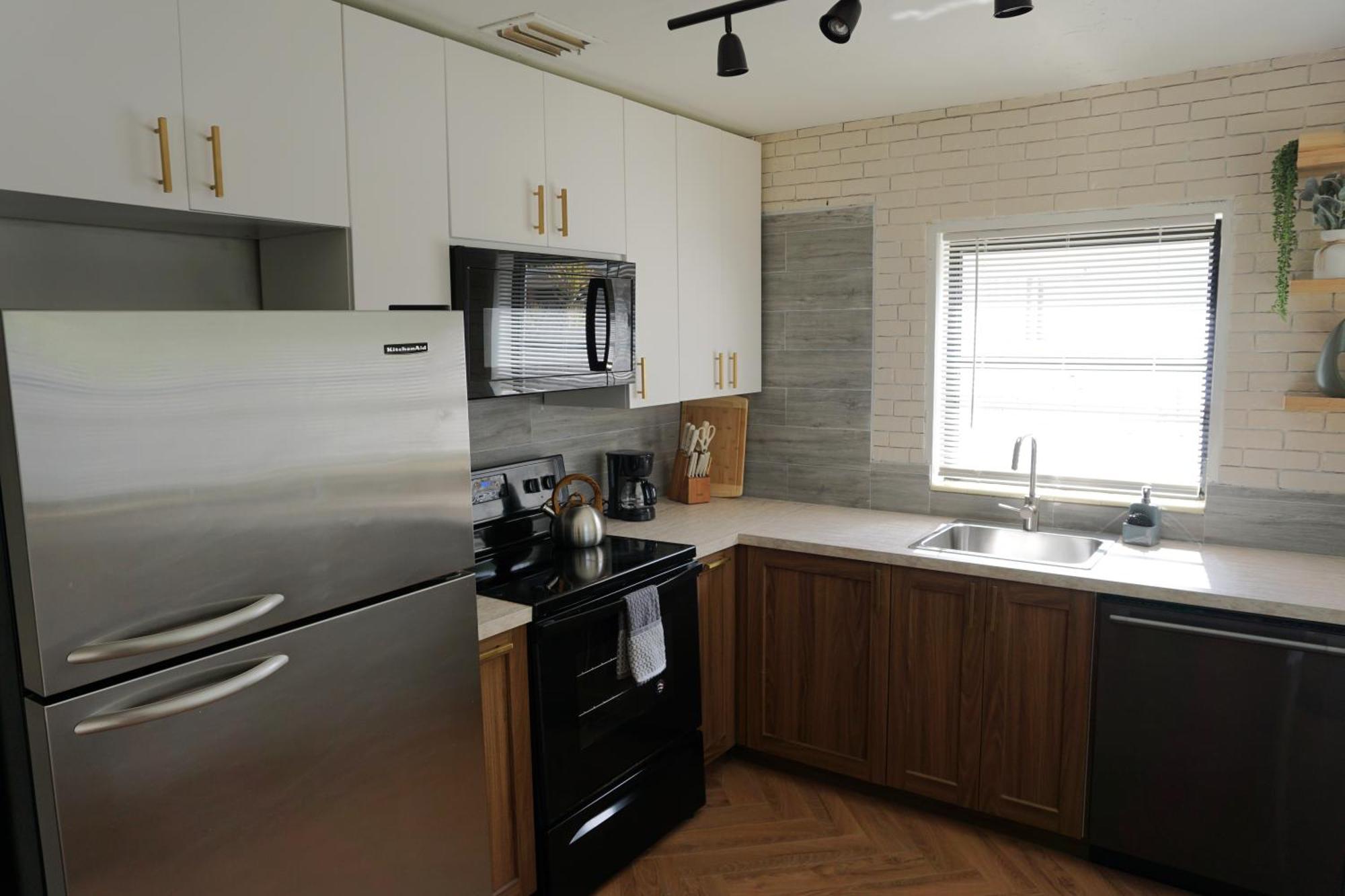 Modern Oasis, King Bed Pet Friendly 10m To