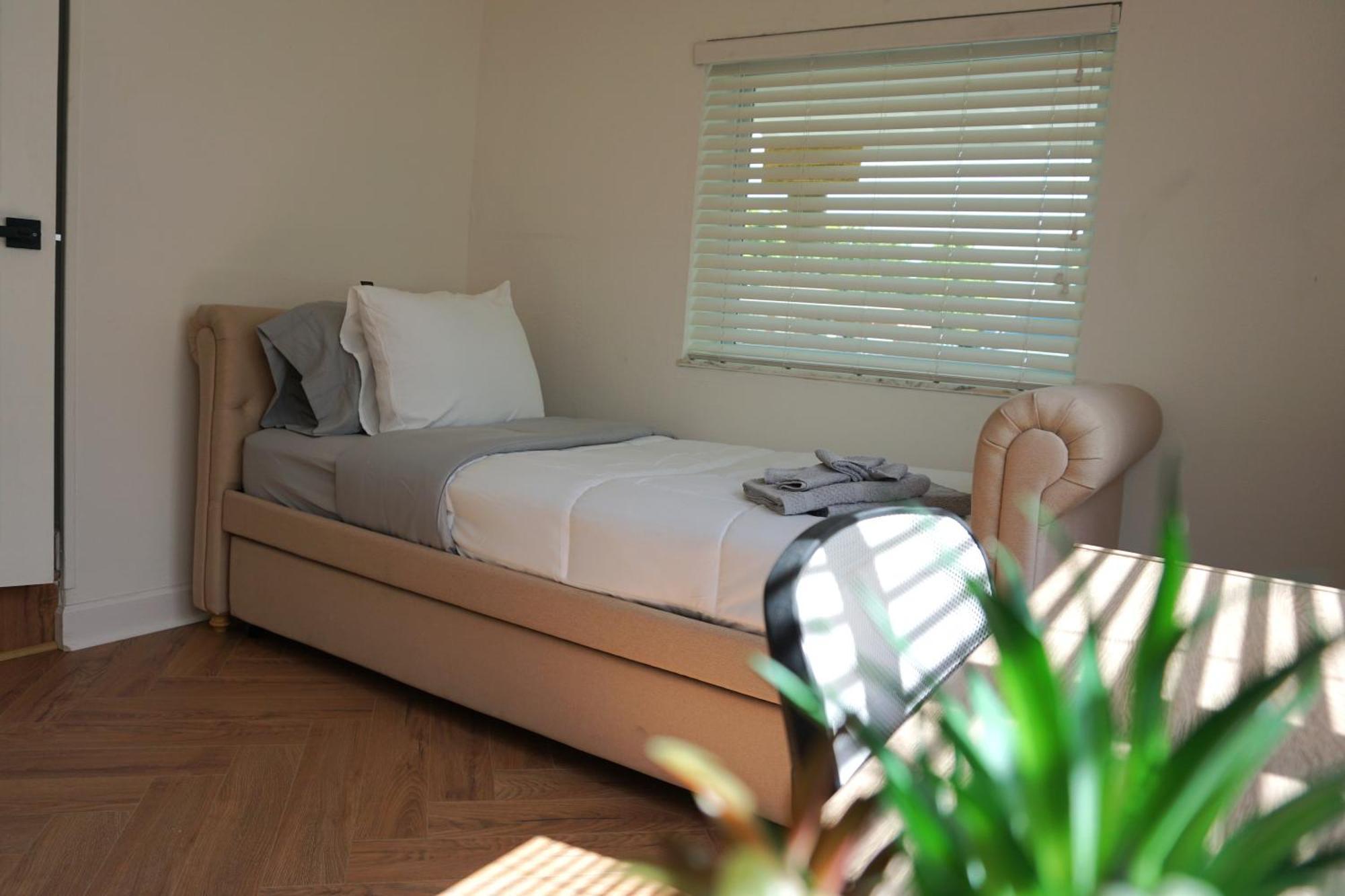 Modern Oasis, King Bed Pet Friendly 10m To *