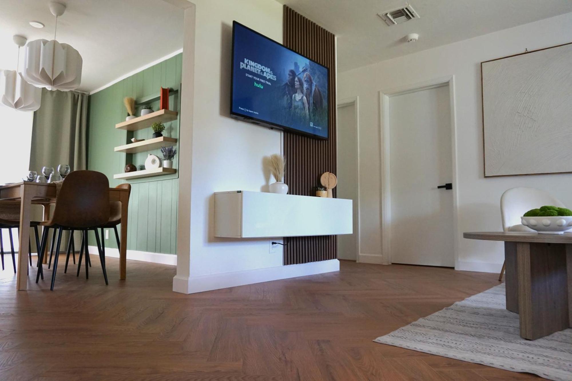 Modern Oasis, King Bed Pet Friendly 10m To Holiday home Fort Lauderdale
