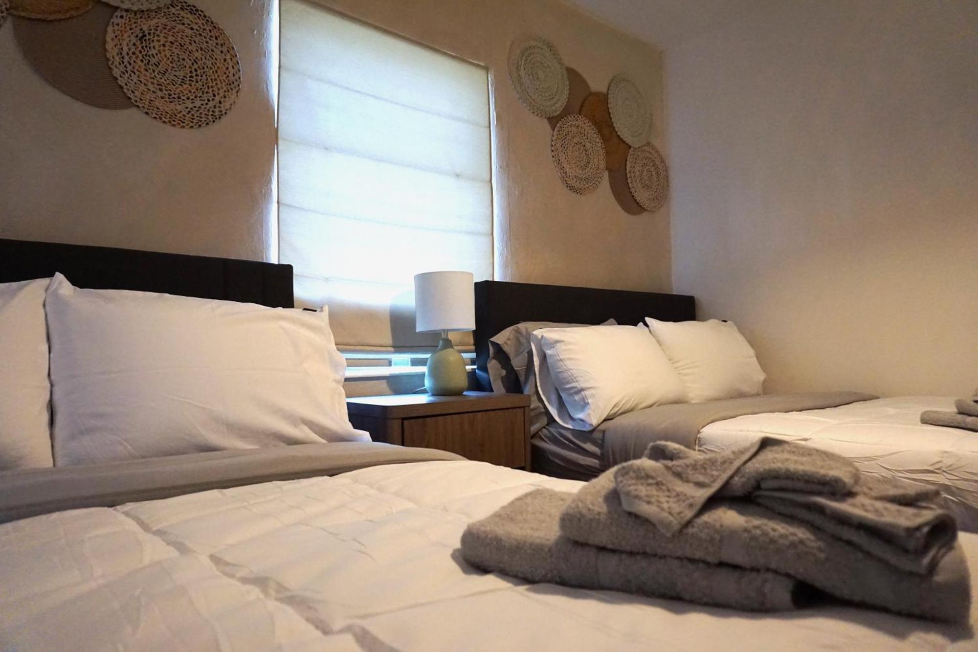 Modern Oasis, King Bed Pet Friendly 10m To