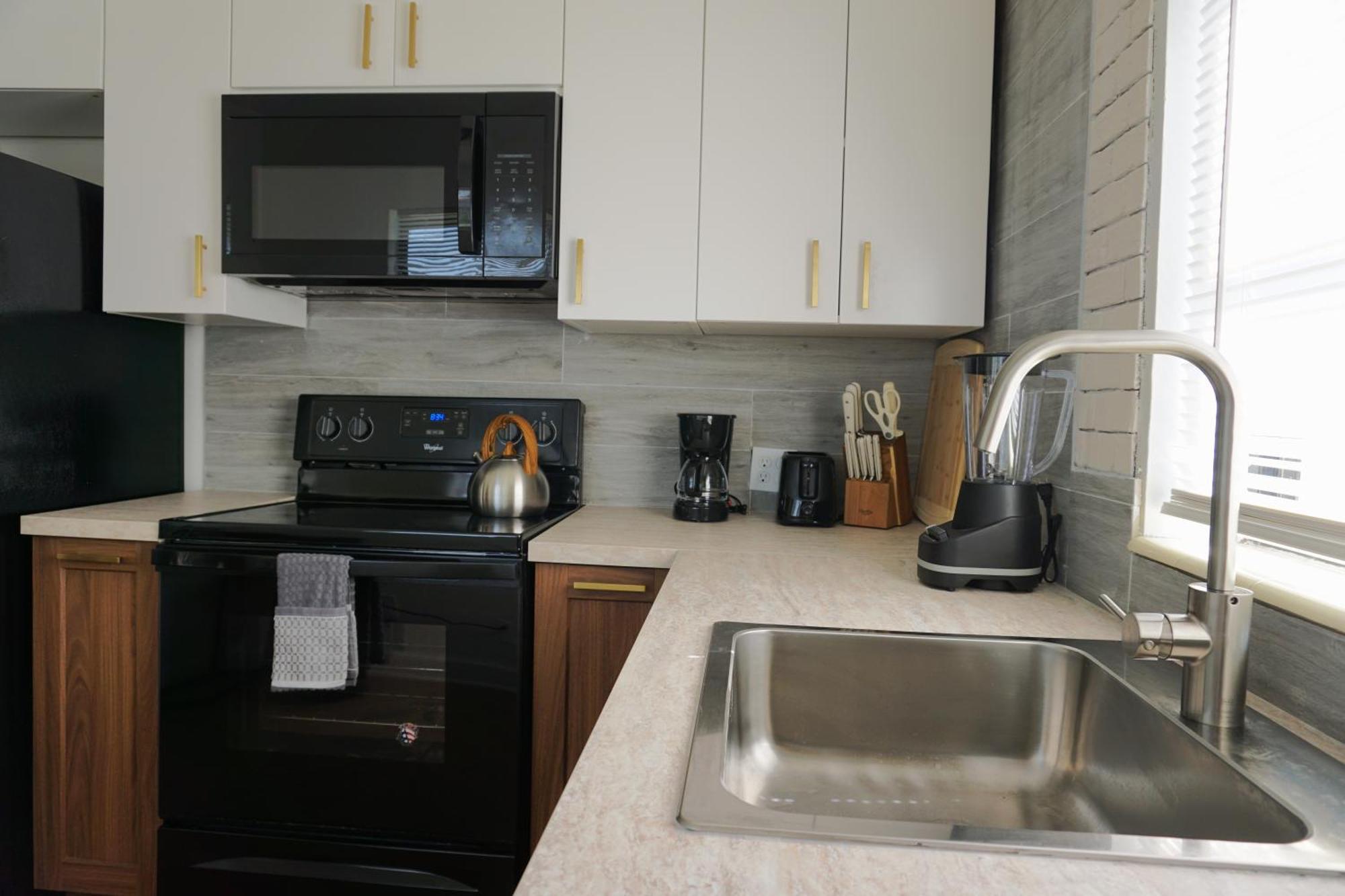 Modern Oasis, King Bed Pet Friendly 10m To *
