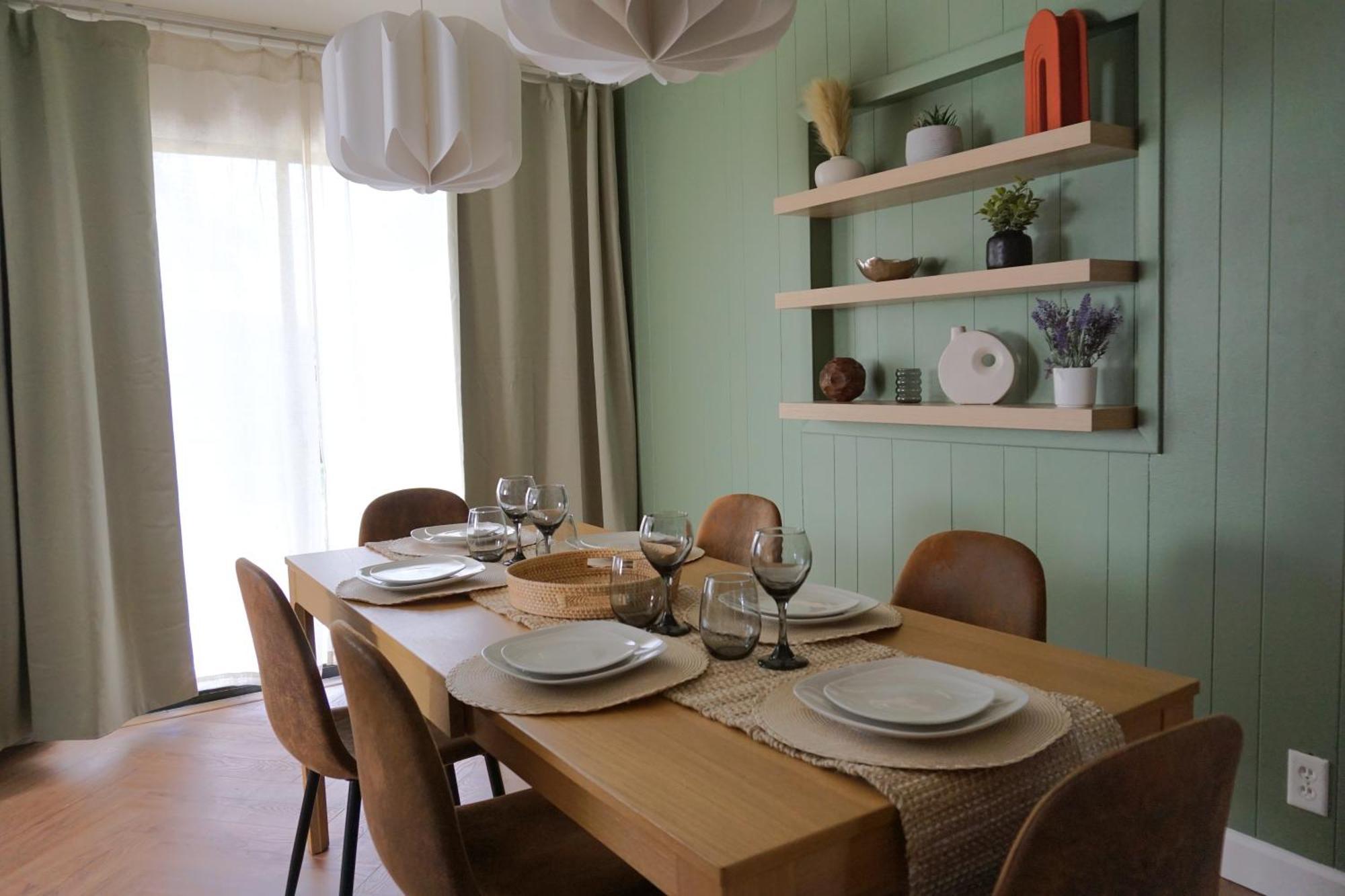 Modern Oasis, King Bed Pet Friendly 10m To