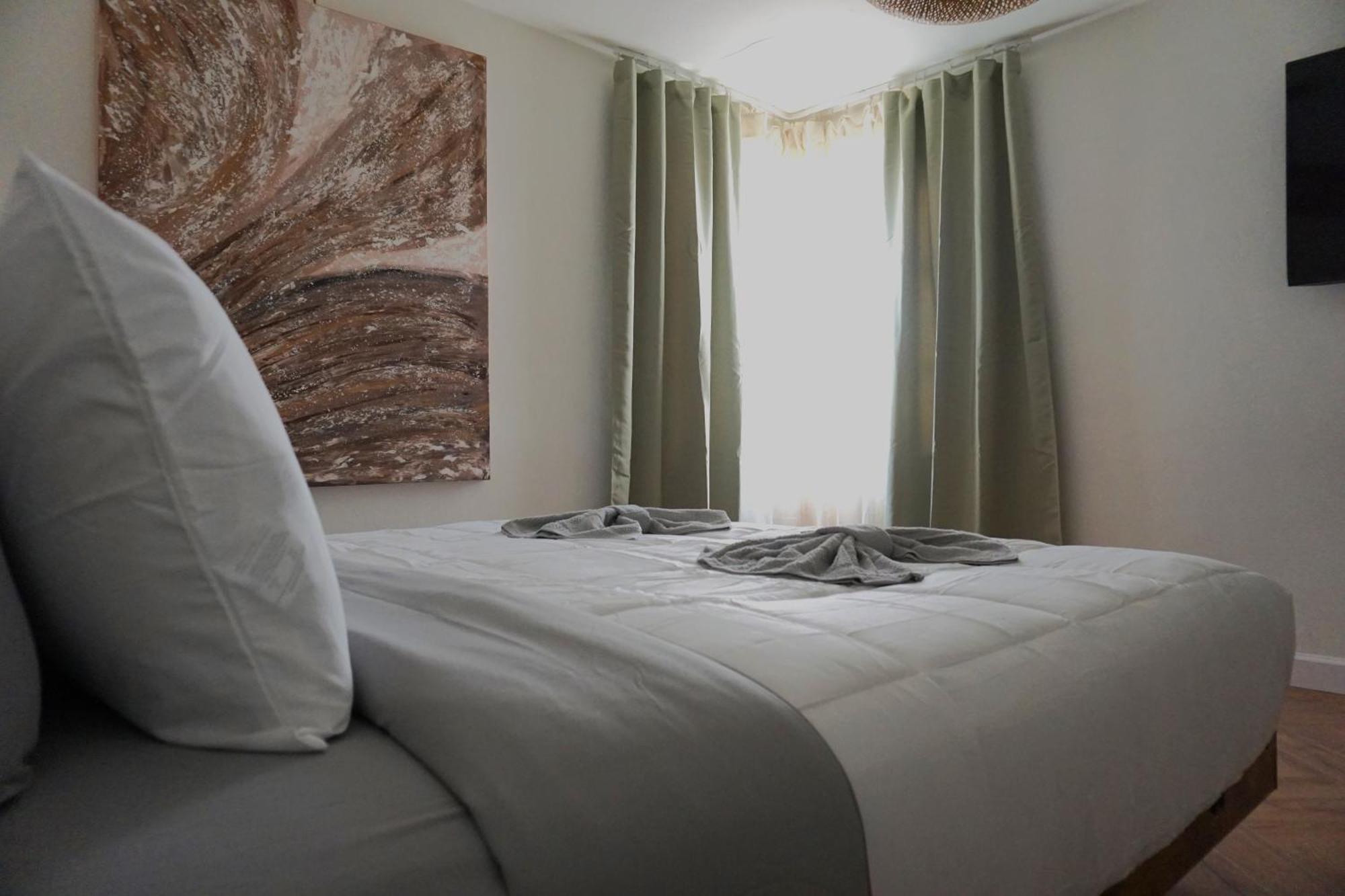 Holiday home Modern Oasis, King Bed Pet Friendly 10m To *