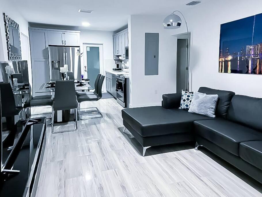 Modern Lux 3br 2ba With Heated Pool *