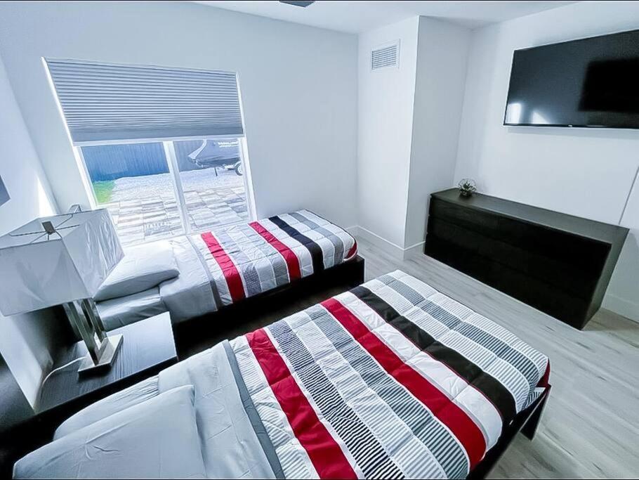 Holiday home Modern Lux 3br 2ba With Heated Pool *