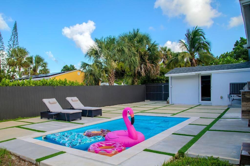 Modern Lux 3br 2ba With Heated Pool Holiday home *
