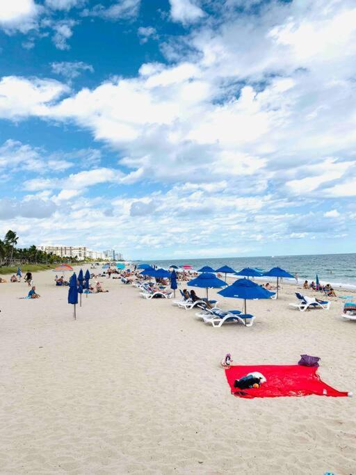 Blissful In Amazing Location With Heated Pool 3 Blocks To In Your Toes! Fort Lauderdale