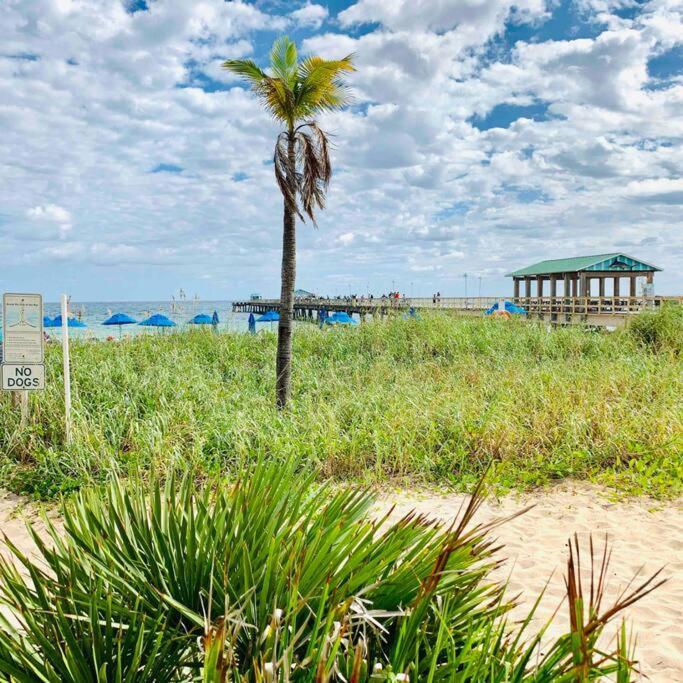Blissful In Amazing Location With Heated Pool 3 Blocks To In Your Toes! Fort Lauderdale