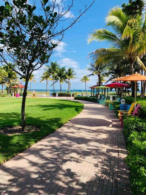 Blissful In Amazing Location With Heated Pool 3 Blocks To In Your Toes! * Fort Lauderdale