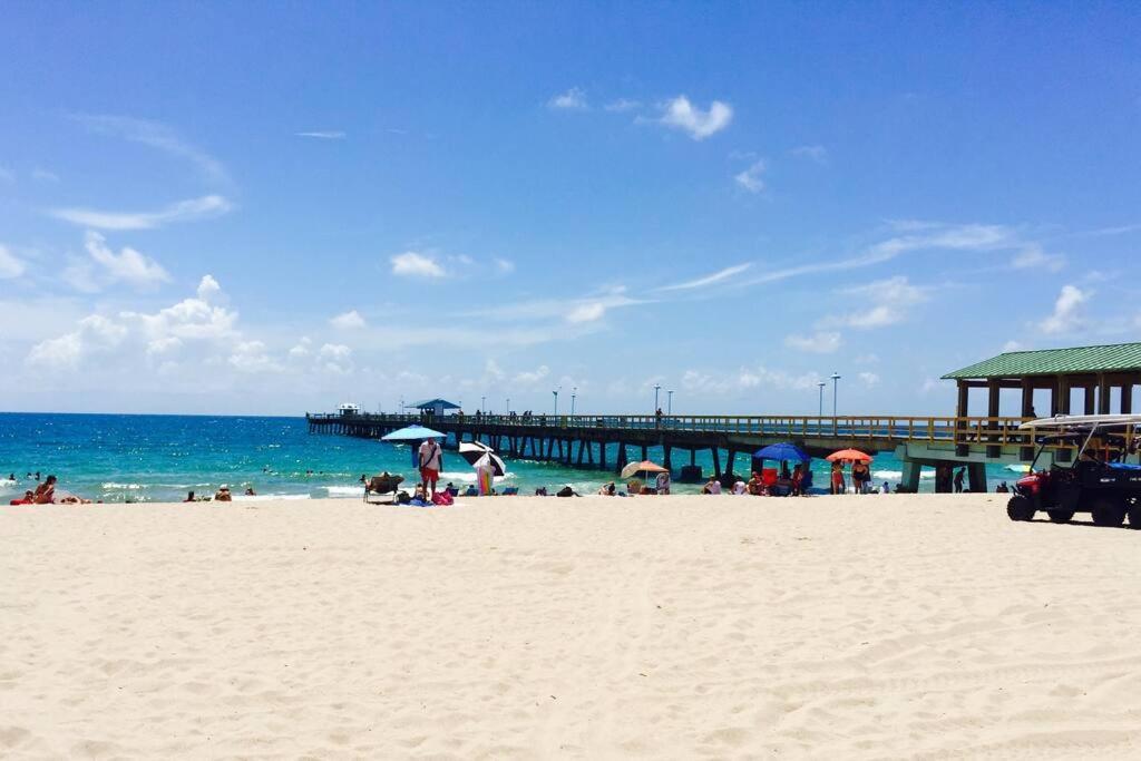 Blissful In Amazing Location With Heated Pool 3 Blocks To In Your Toes! * Fort Lauderdale