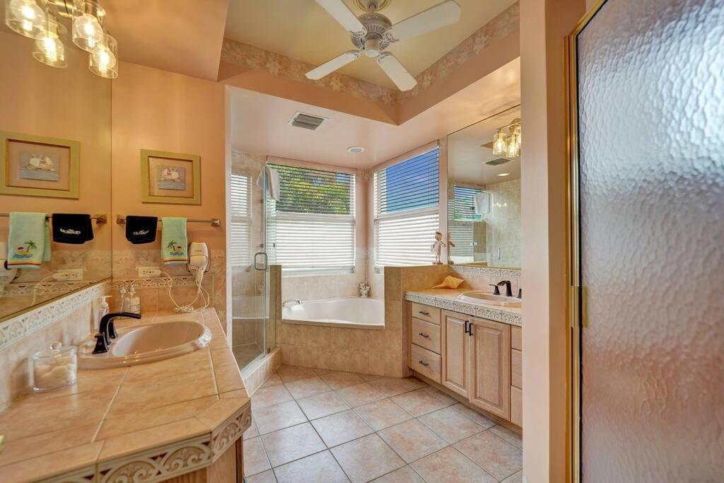 Blissful In Amazing Location With Heated Pool 3 Blocks To In Your Toes!
