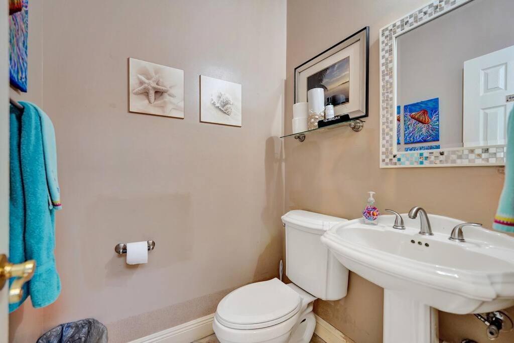 Blissful In Amazing Location With Heated Pool 3 Blocks To In Your Toes! Villa *