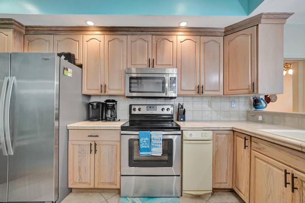 Blissful In Amazing Location With Heated Pool 3 Blocks To In Your Toes! Villa *