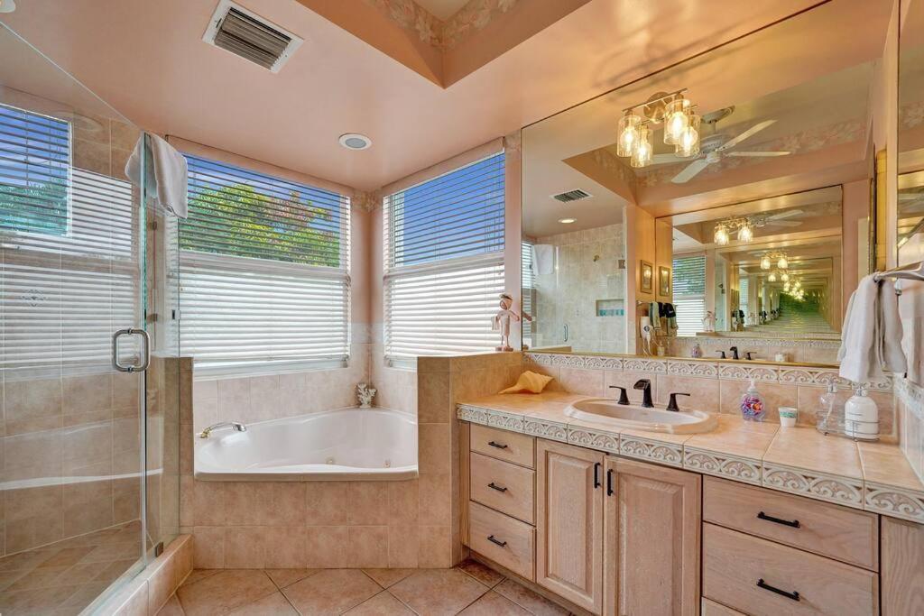 Blissful In Amazing Location With Heated Pool 3 Blocks To In Your Toes! *