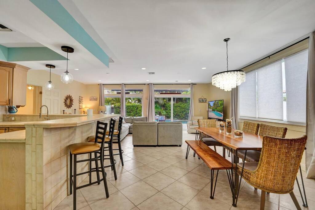 Blissful In Amazing Location With Heated Pool 3 Blocks To In Your Toes!