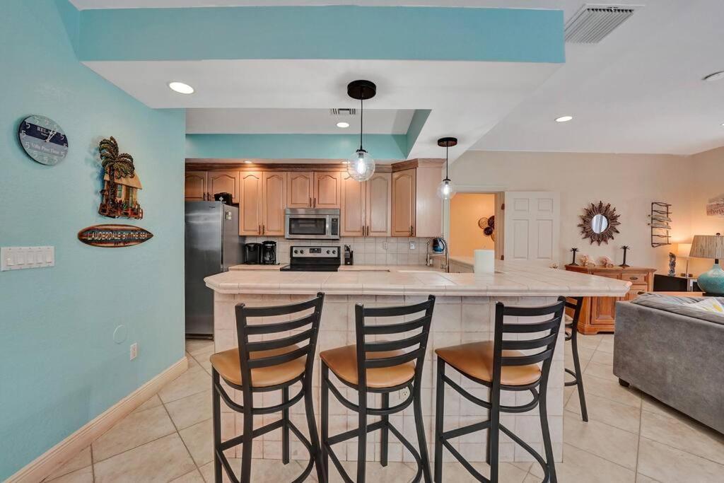 Villa Blissful In Amazing Location With Heated Pool 3 Blocks To In Your Toes!