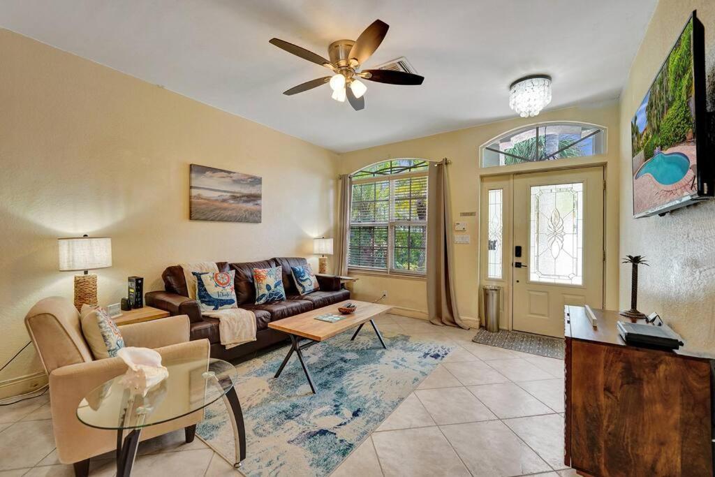 Blissful In Amazing Location With Heated Pool 3 Blocks To In Your Toes! Villa *