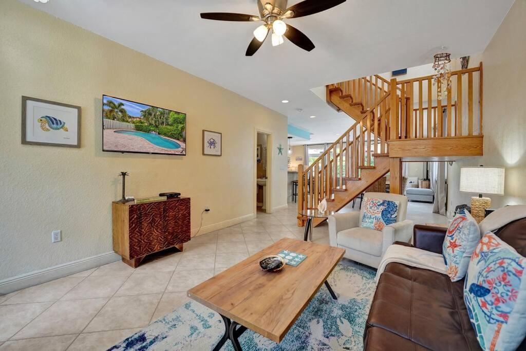 Villa Blissful In Amazing Location With Heated Pool 3 Blocks To In Your Toes! *