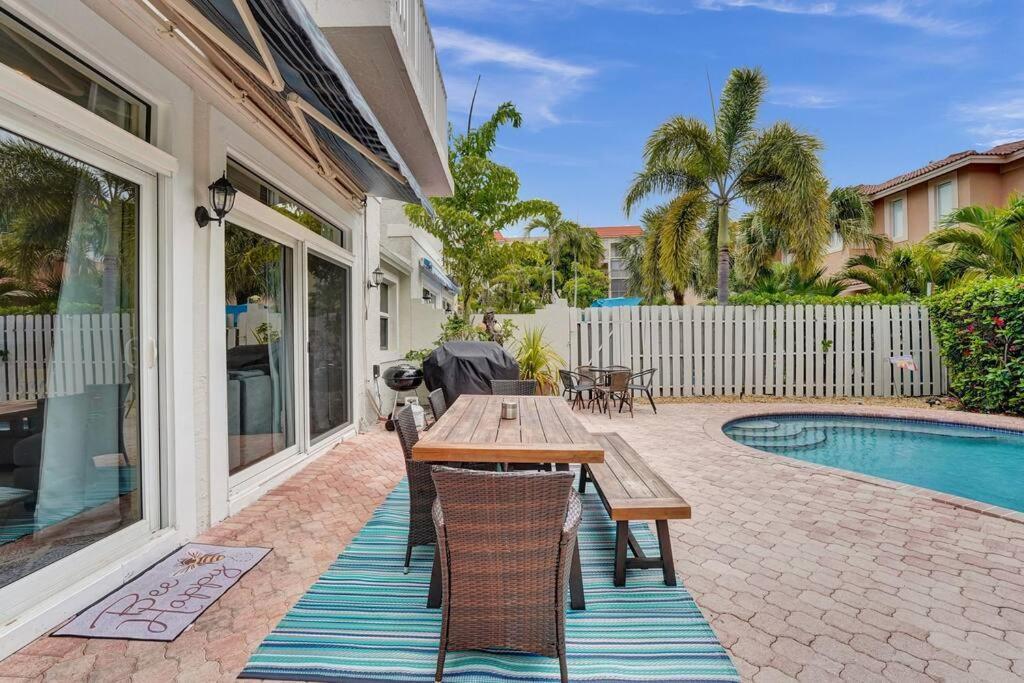 Blissful In Amazing Location With Heated Pool 3 Blocks To In Your Toes! * Fort Lauderdale