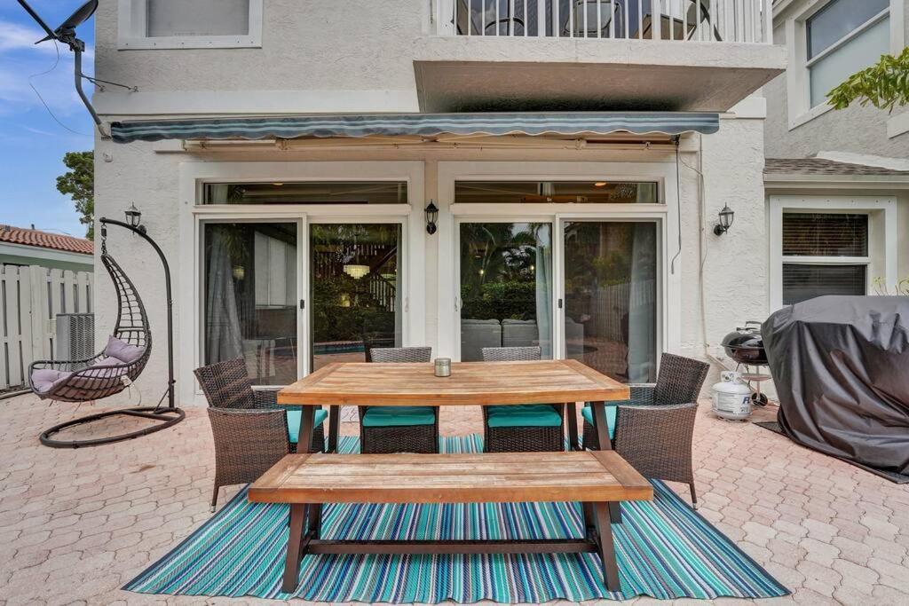 Blissful In Amazing Location With Heated Pool 3 Blocks To In Your Toes! Villa Fort Lauderdale