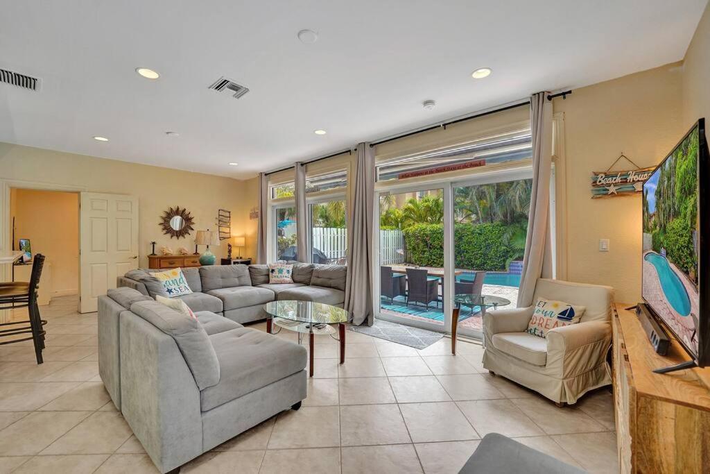 Blissful In Amazing Location With Heated Pool 3 Blocks To In Your Toes! Villa Fort Lauderdale