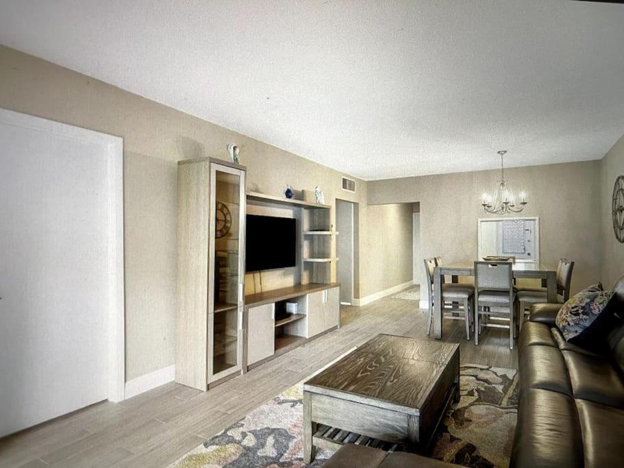 Apartment Charming Get-a-way At The