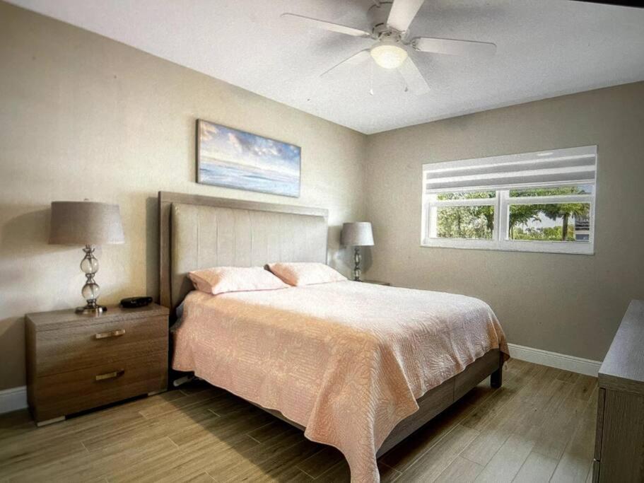 A Block From The Beach! Charming Get-a-way At The
