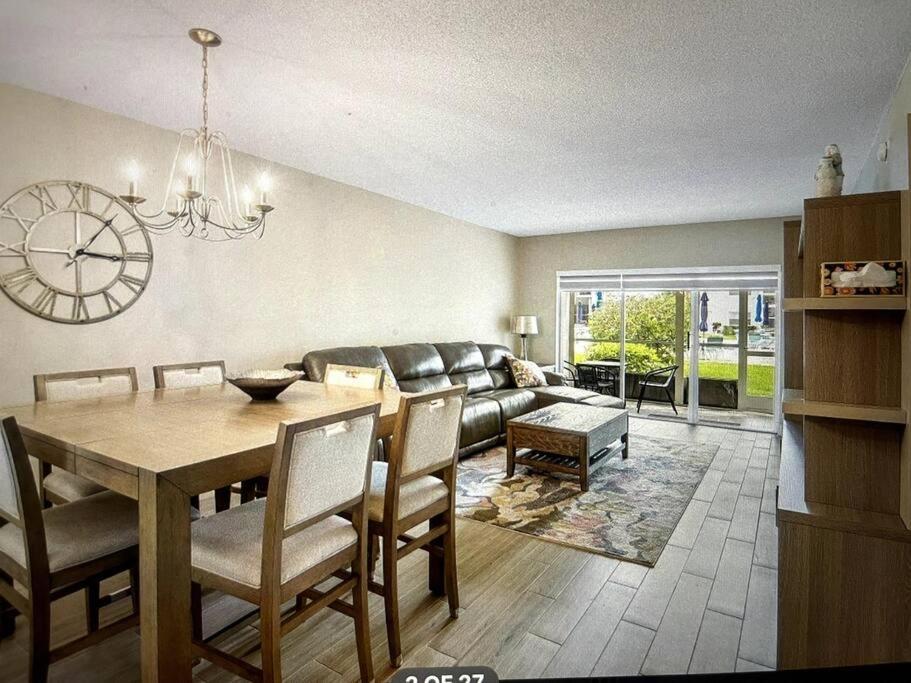 A Block From The Beach! Charming Get-a-way At The Fort Lauderdale
