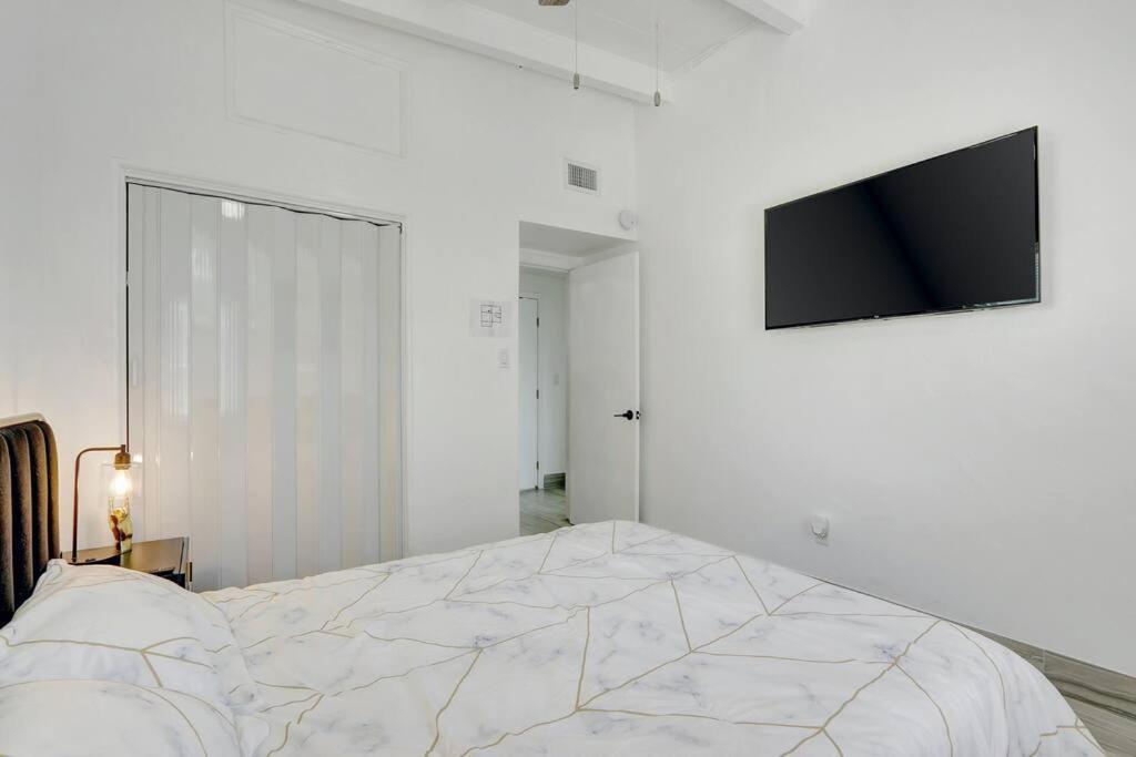 Apartment 2br 1ba Near Nightlife And