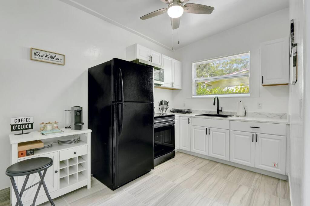 2br 1ba Near Nightlife And Apartment *