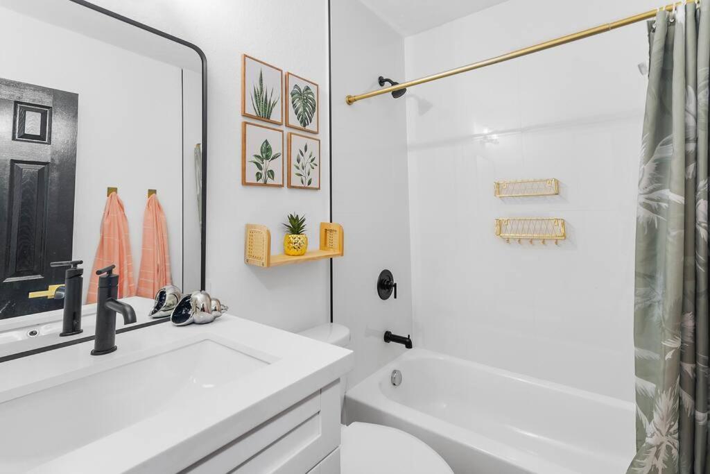 Stylish 4-bedroom Near Downtown Lauderdale * Fort Lauderdale