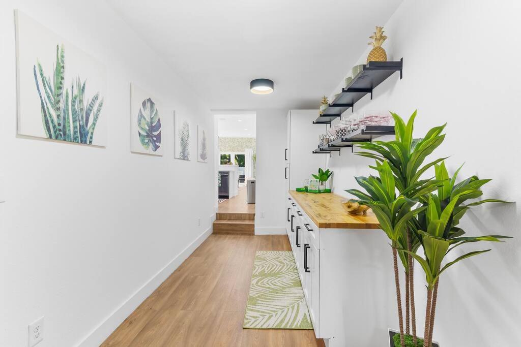 Stylish 4-bedroom Near Downtown Lauderdale