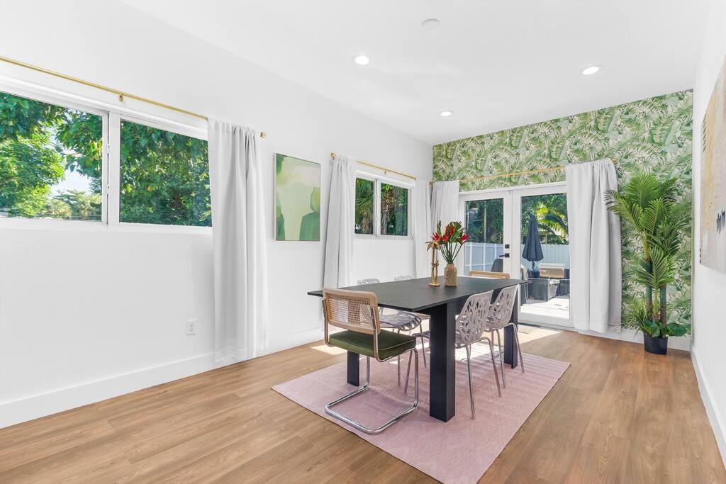 Stylish 4-bedroom Near Downtown Lauderdale Holiday home