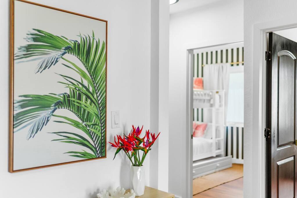 Stylish 4-bedroom Near Downtown Lauderdale Holiday home *