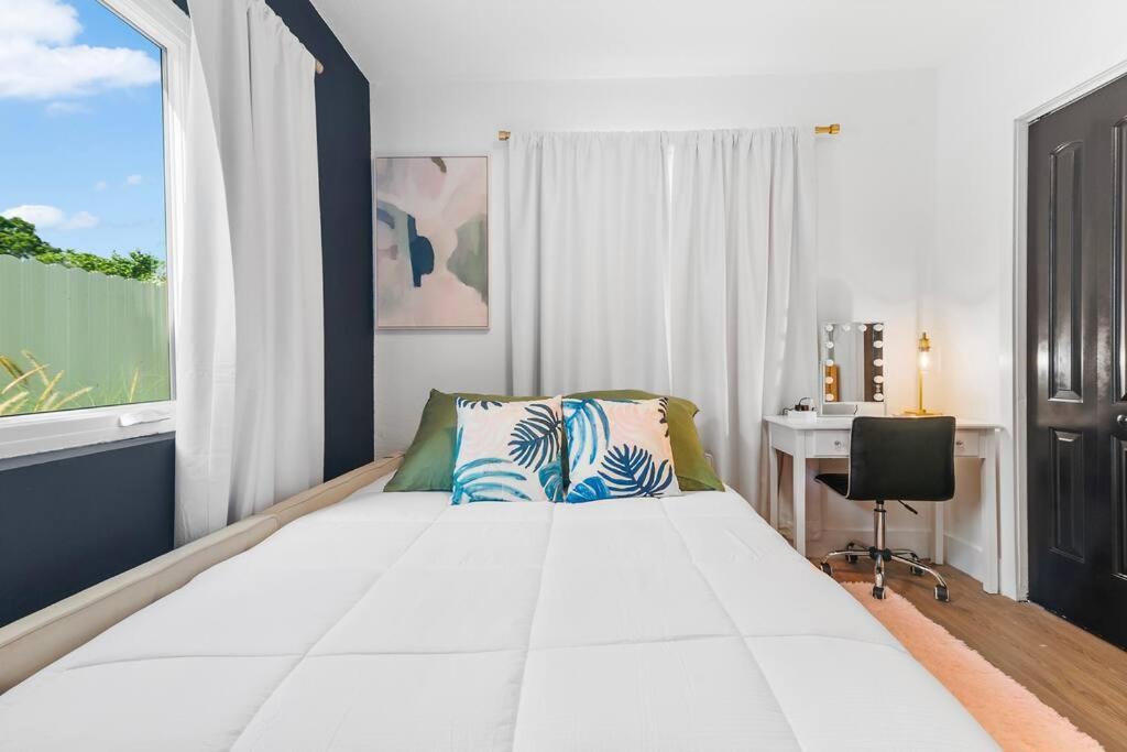 Stylish 4-bedroom Near Downtown Lauderdale