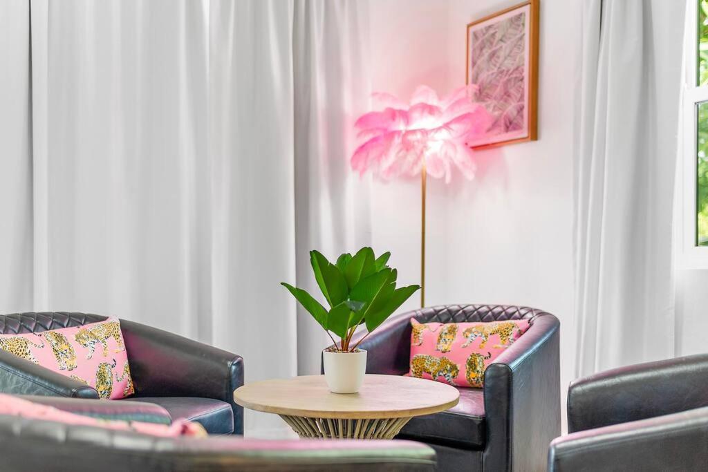 Stylish 4-bedroom Near Downtown Lauderdale Holiday home *