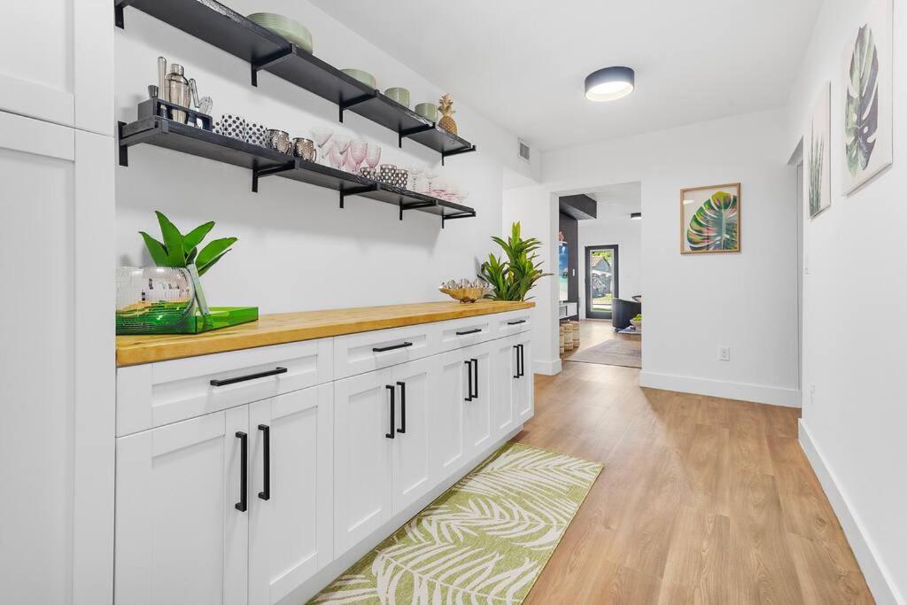 Stylish 4-bedroom Near Downtown Lauderdale Holiday home Fort Lauderdale