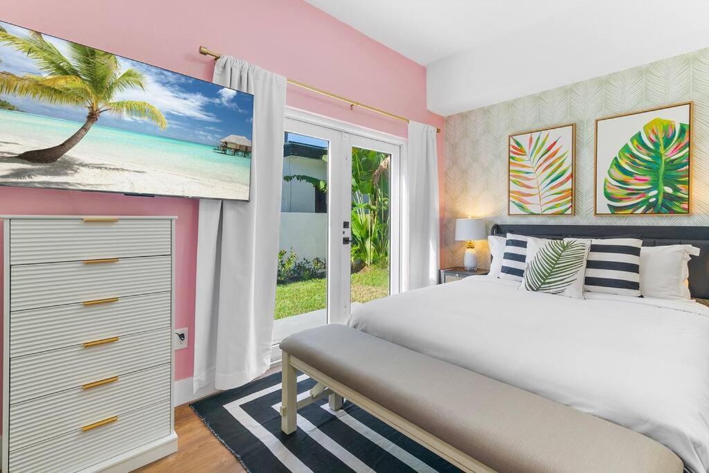 Stylish 4-bedroom Near Downtown Lauderdale Holiday home