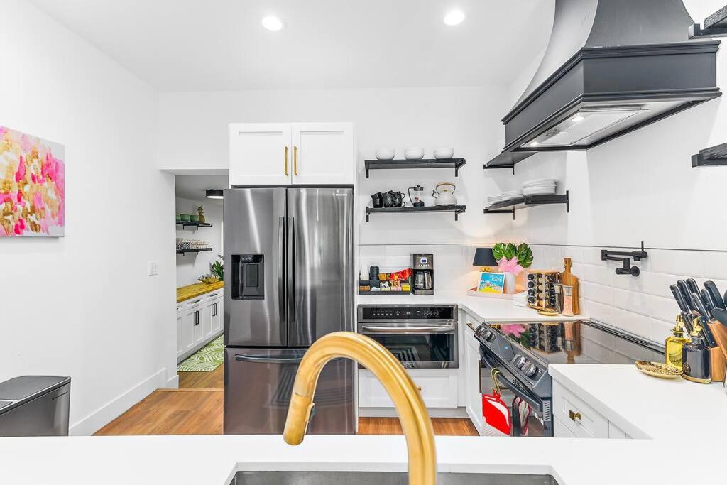 Stylish 4-bedroom Near Downtown Lauderdale Holiday home *