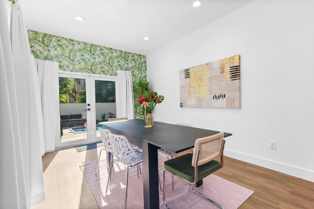 Stylish 4-bedroom Near Downtown Lauderdale Holiday home