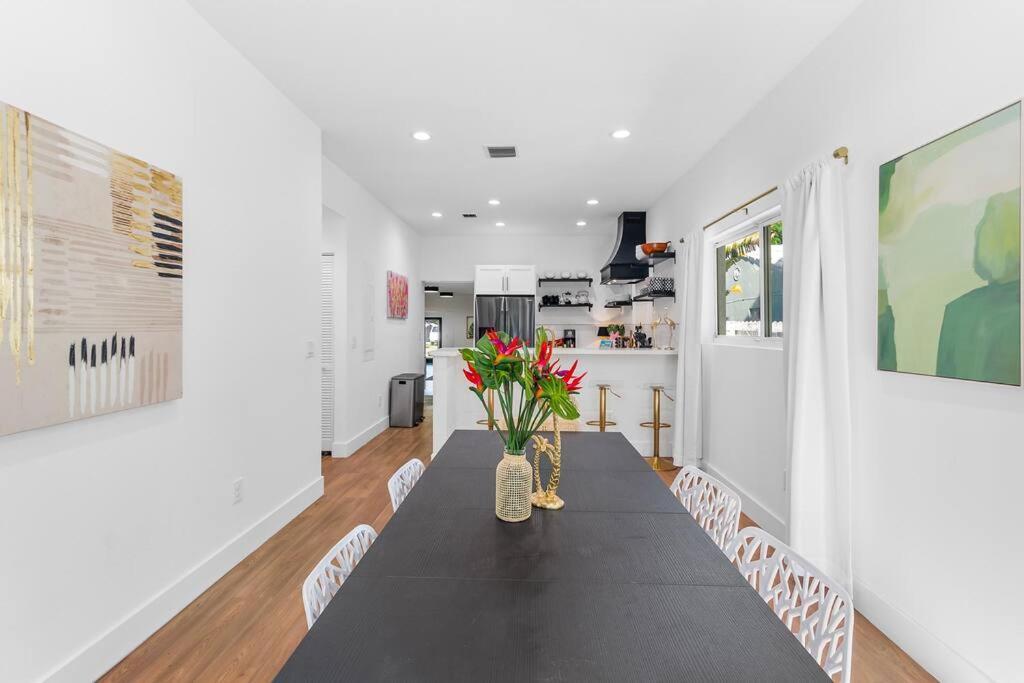 Holiday home Stylish 4-bedroom Near Downtown Lauderdale *