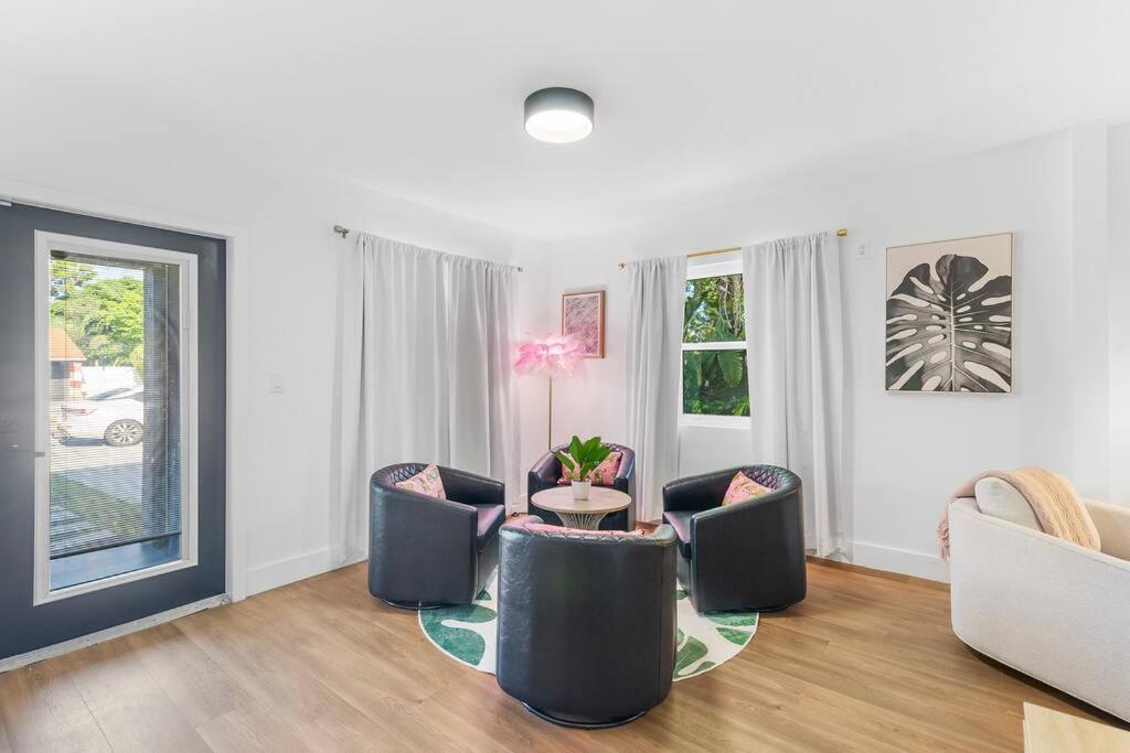 Stylish 4-bedroom Near Downtown Lauderdale *