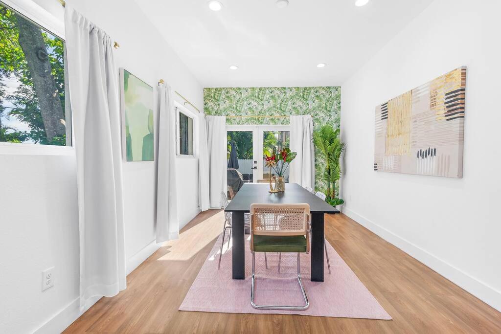 Stylish 4-bedroom Near Downtown Lauderdale Holiday home *