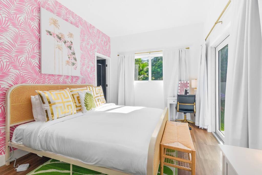 Stylish 4-bedroom Near Downtown Lauderdale Holiday home