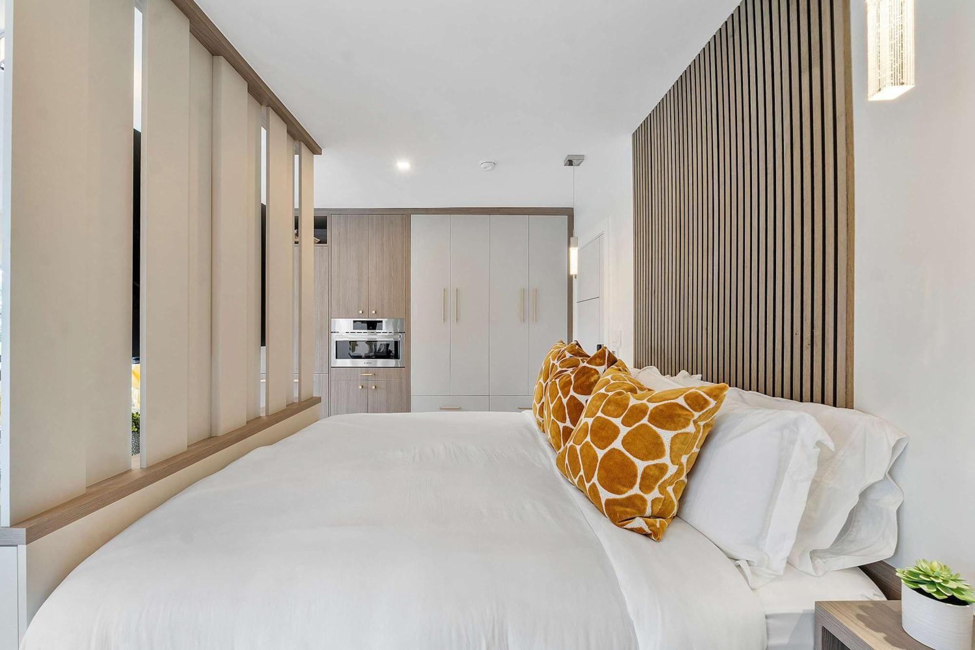 Lush Florida King Bed Studio - Dog Friendly Oasis Apartment *