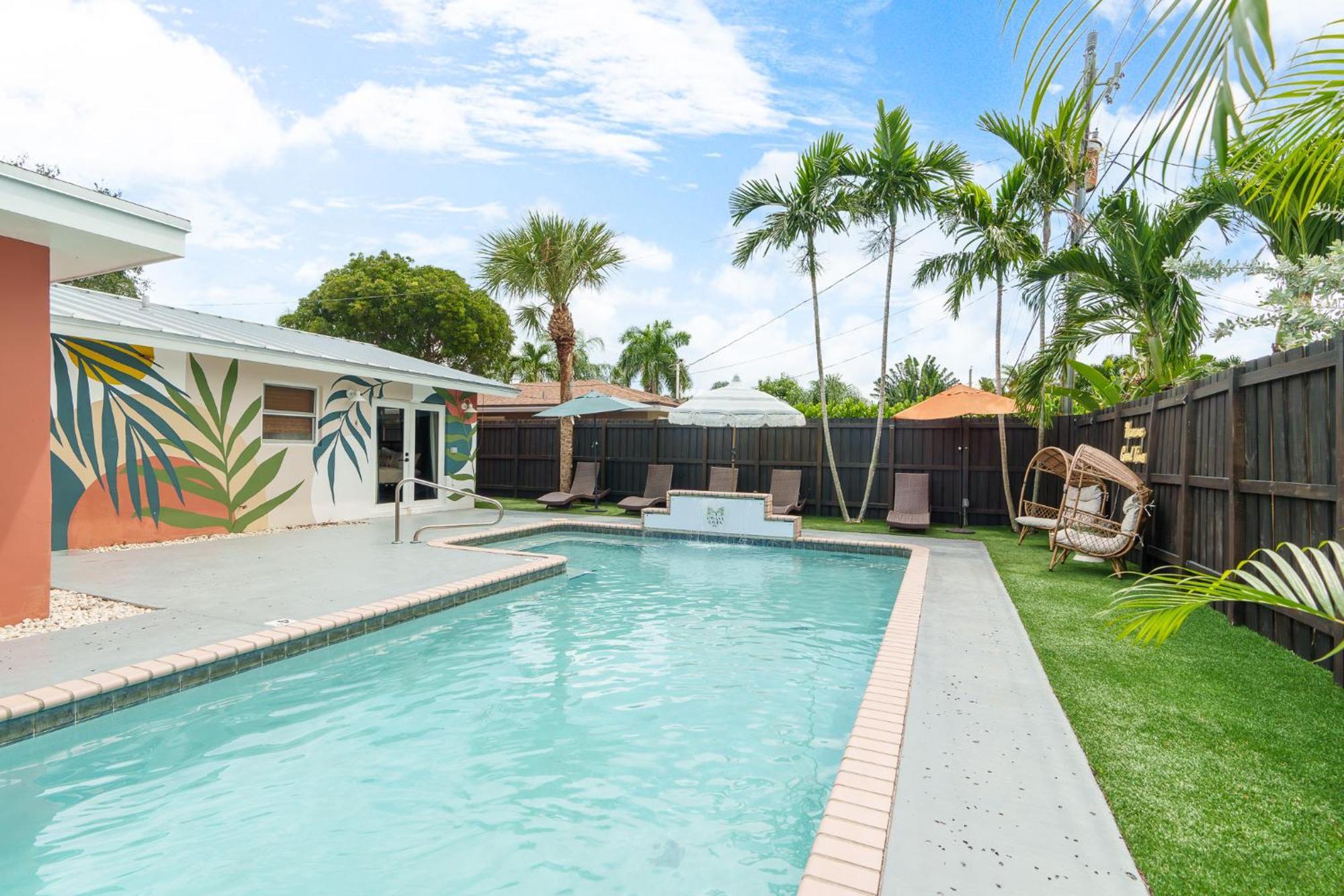 Havana Haven By Bk - Family Friendly - Close To - Large Heated Pool - 4 Beds - Sleeps 8 Holiday home Fort Lauderdale