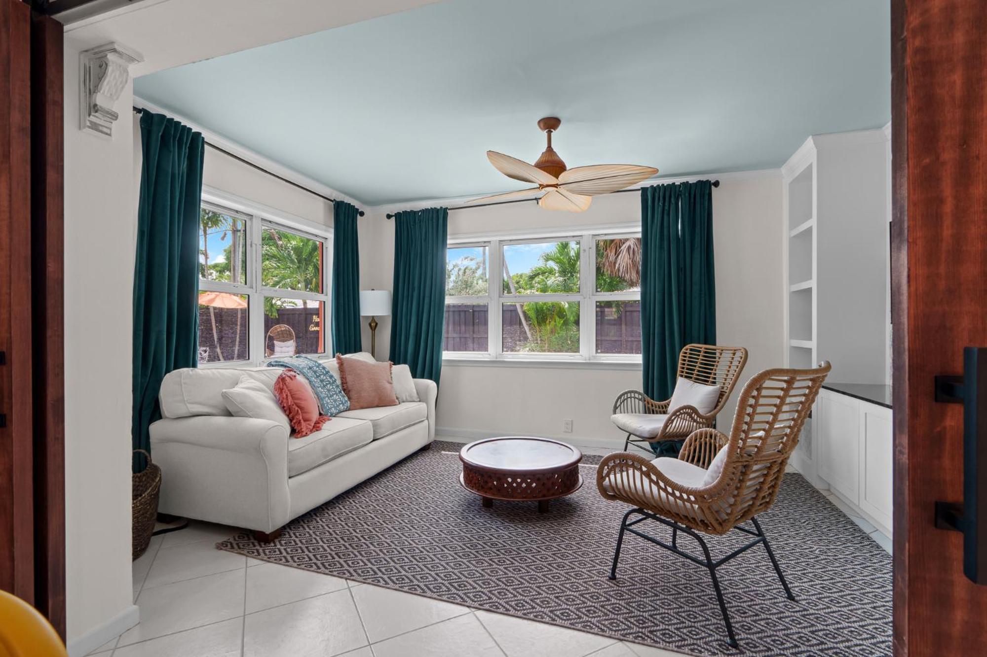 Holiday home Havana Haven By Bk - Family Friendly - Close To - Large Heated Pool - 4 Beds - Sleeps 8 Fort Lauderdale